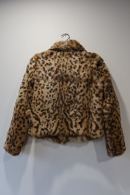 Veste en fourrure imprimée léopard