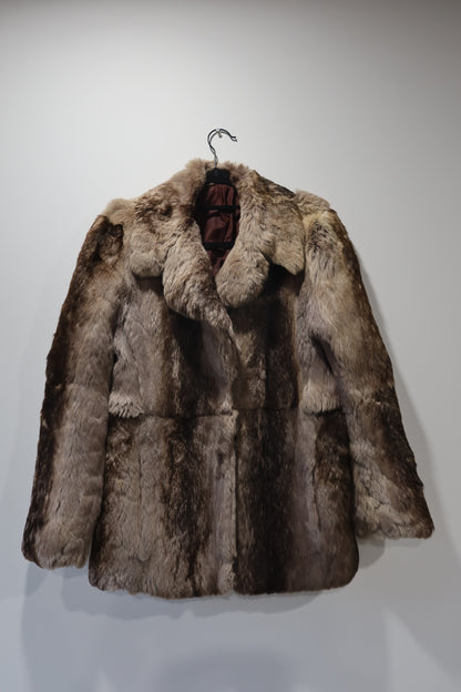 Manteau en fourrure gris col à revers