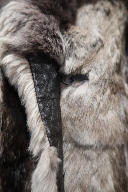 Manteau en fourrure gris col à revers