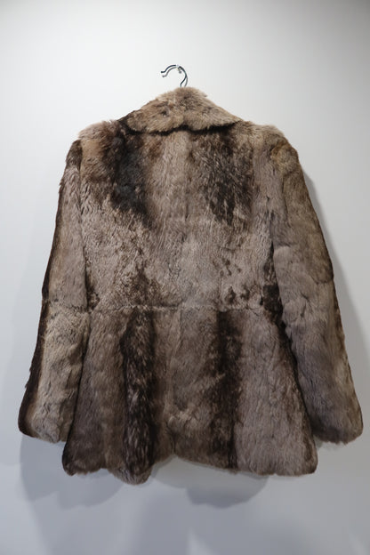 Manteau en fourrure gris col à revers