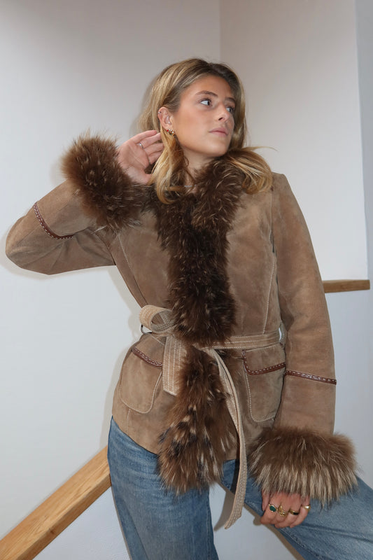 Veste en cuir avec bordures en fourrure