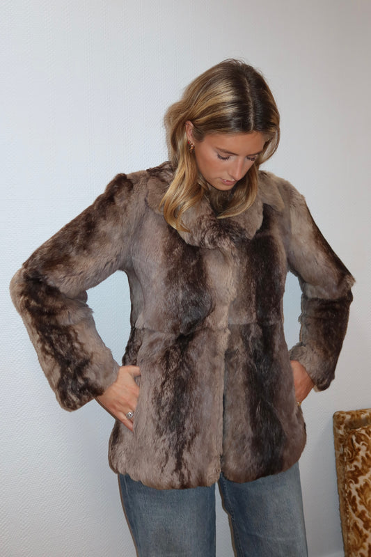 Manteau en fourrure gris col à revers