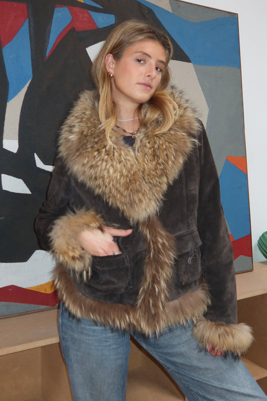Veste en cuir avec bordures en fourrure