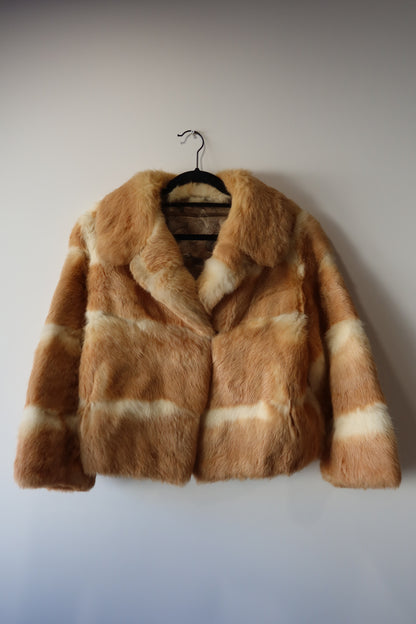 Manteau court en fourrure beige et crème