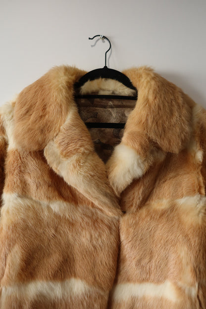 Manteau court en fourrure beige et crème