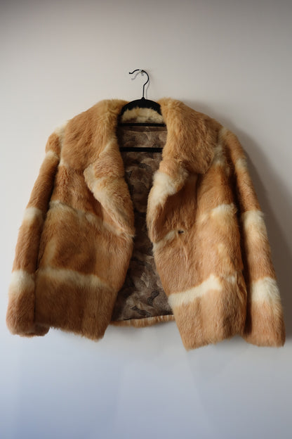 Manteau court en fourrure beige et crème