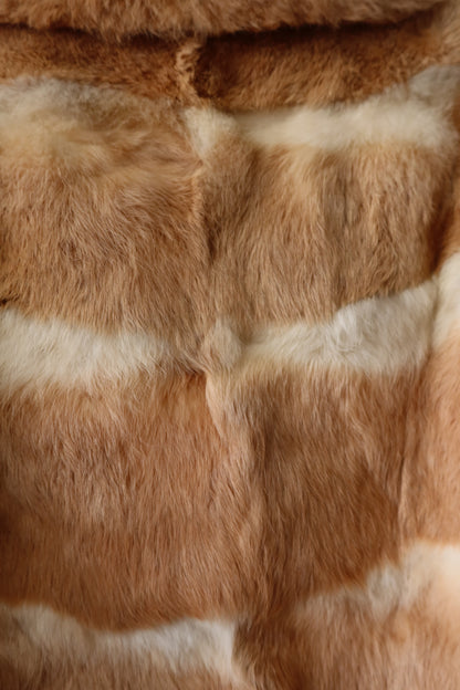 Manteau court en fourrure beige et crème