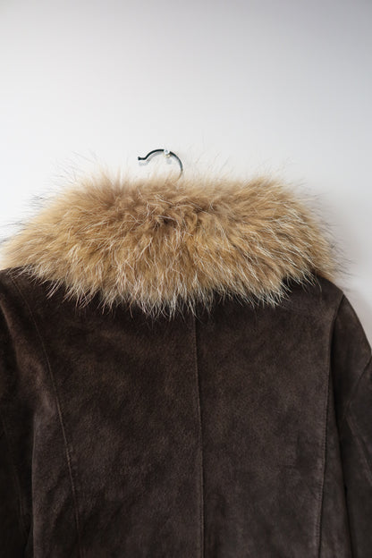 Veste en cuir avec bordures en fourrure