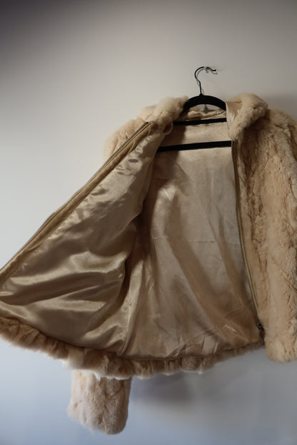 Veste à capuche en fourrure crème