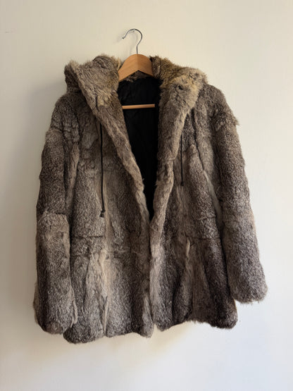Veste à capuche en fourrure grise