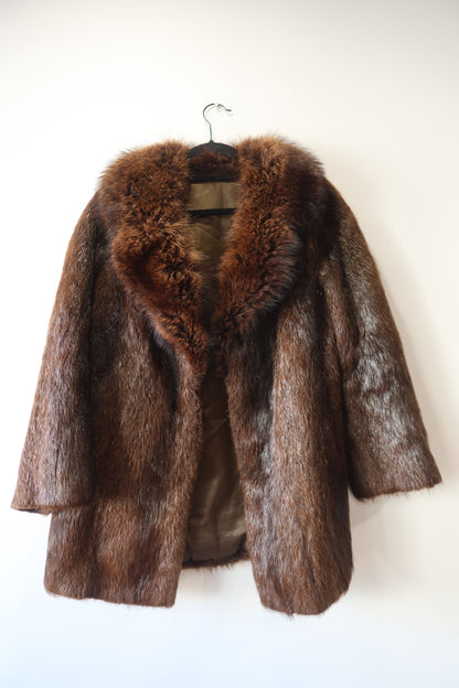 Manteau en fourrure marron