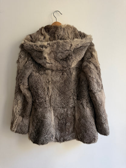 Veste à capuche en fourrure grise