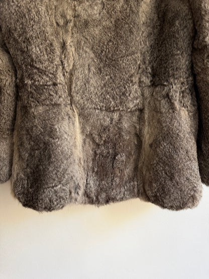 Veste à capuche en fourrure grise