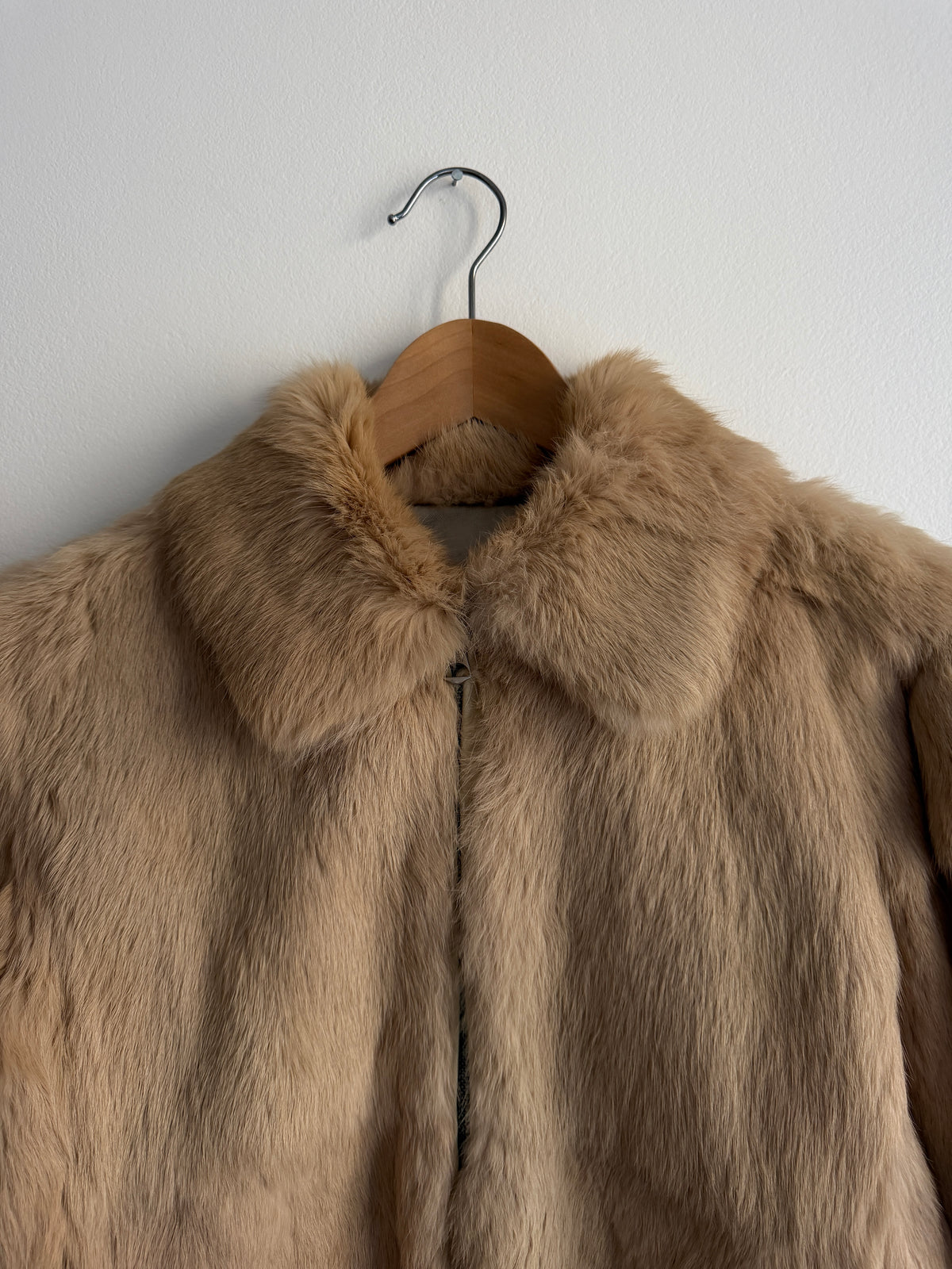 Veste en fourrure beige