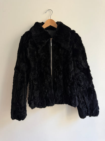 Veste courte en fourrure noire