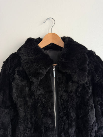 Veste courte en fourrure noire