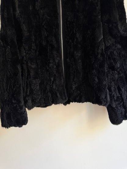 Veste courte en fourrure noire