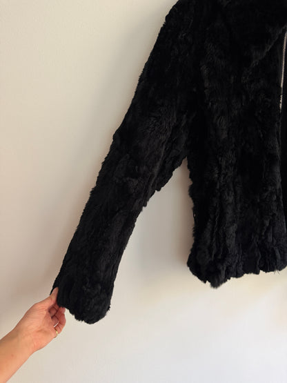 Veste courte en fourrure noire