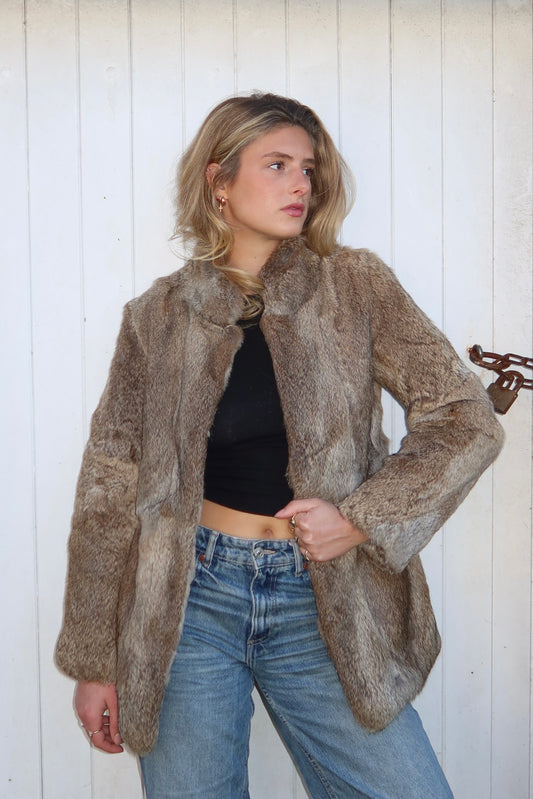 Manteau en fourrure gris