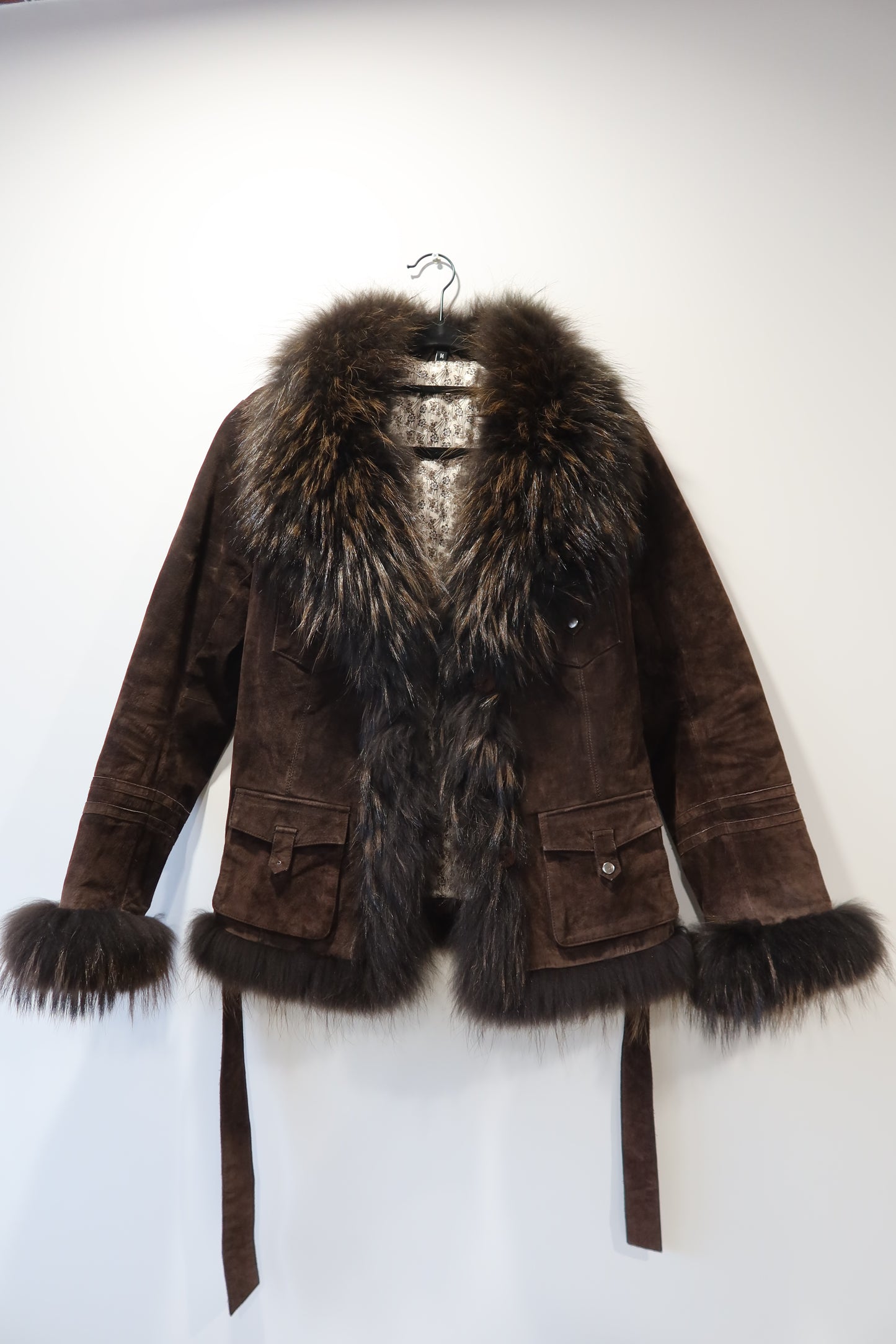 Veste en cuir avec bordures en fourrure marron