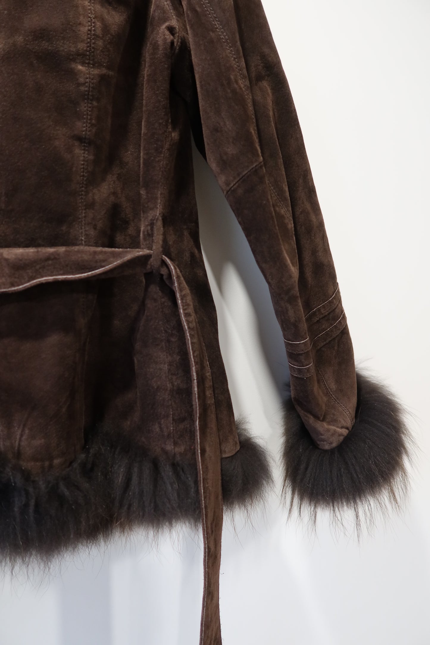 Veste en cuir avec bordures en fourrure marron
