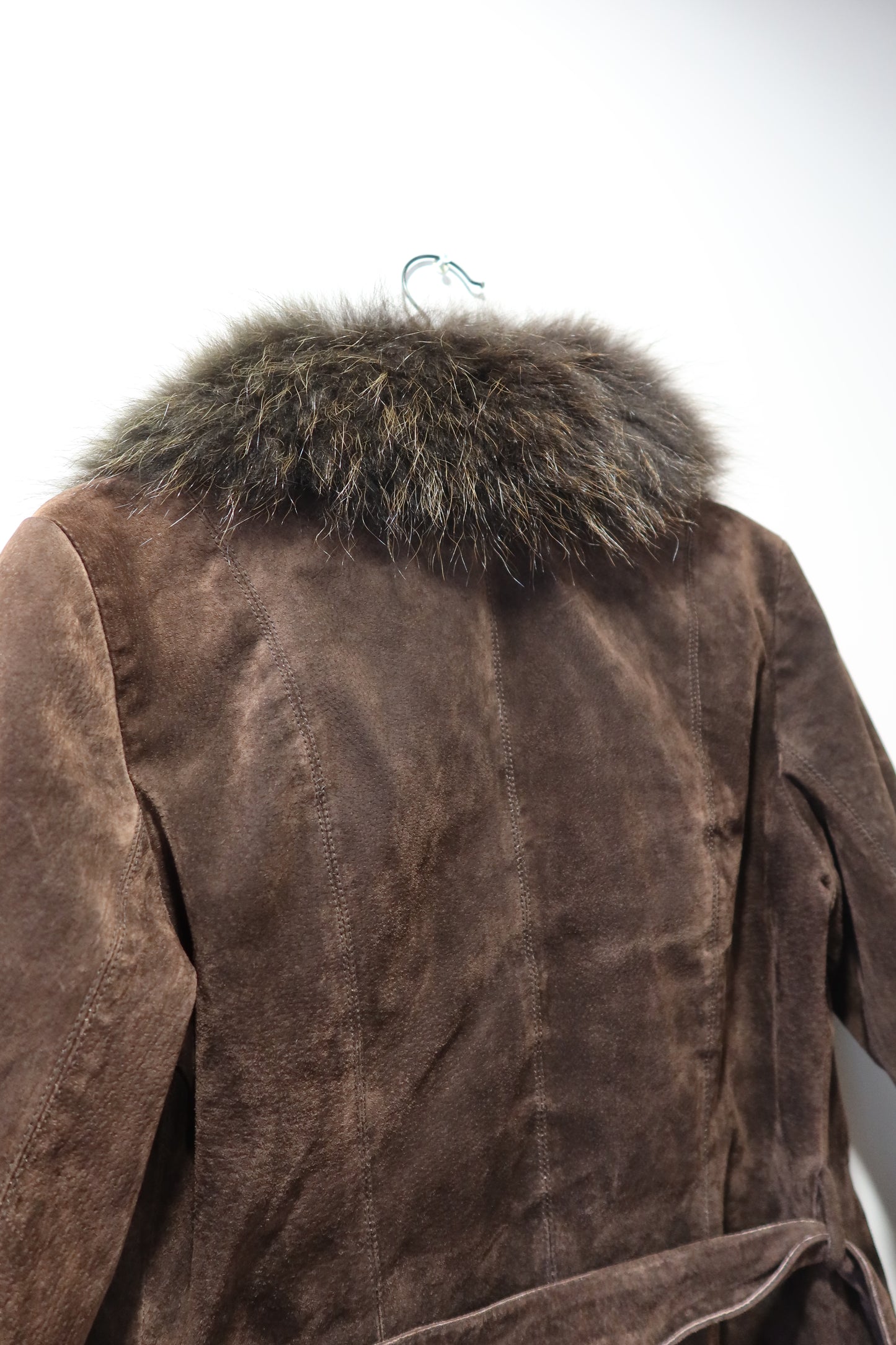 Veste en cuir avec bordures en fourrure marron
