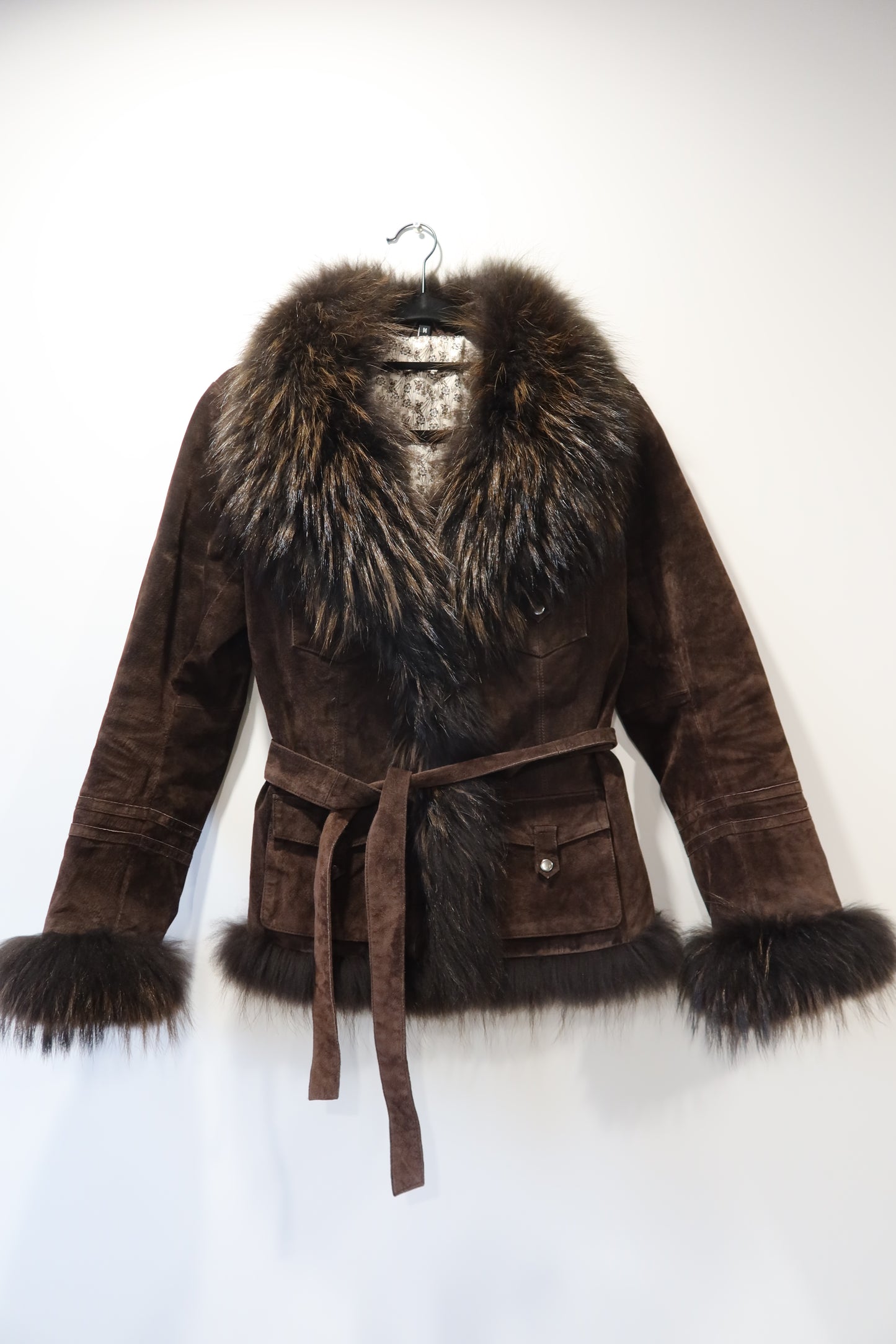 Veste en cuir avec bordures en fourrure marron