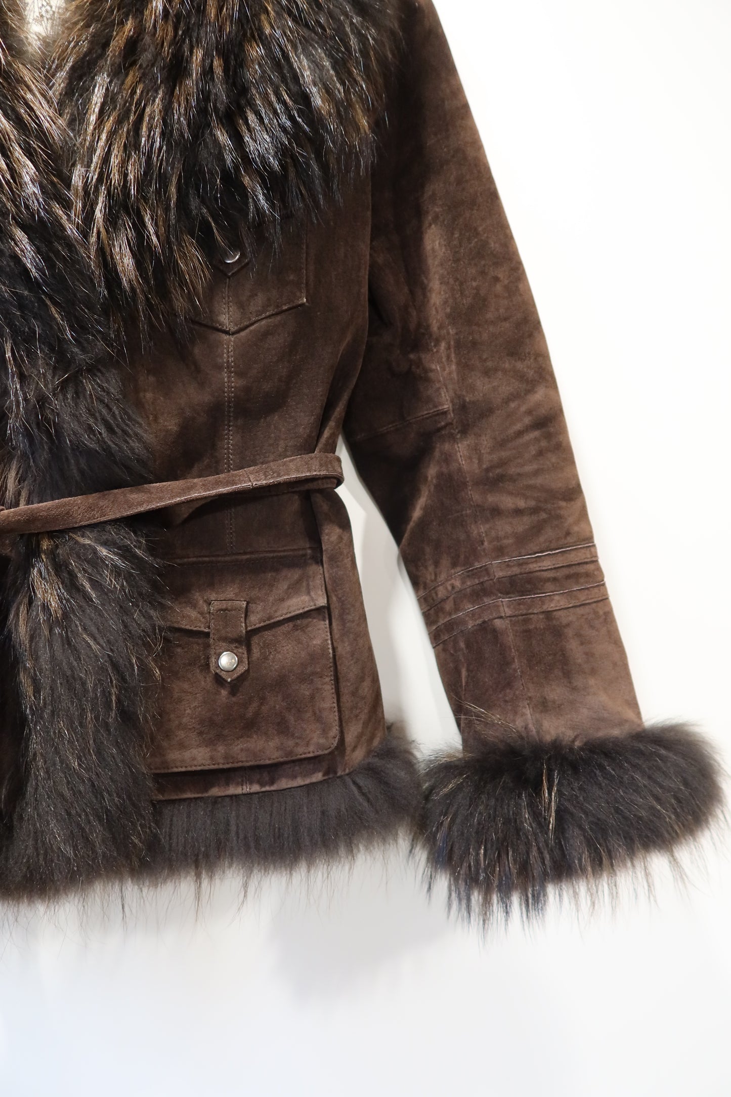 Veste en cuir avec bordures en fourrure marron