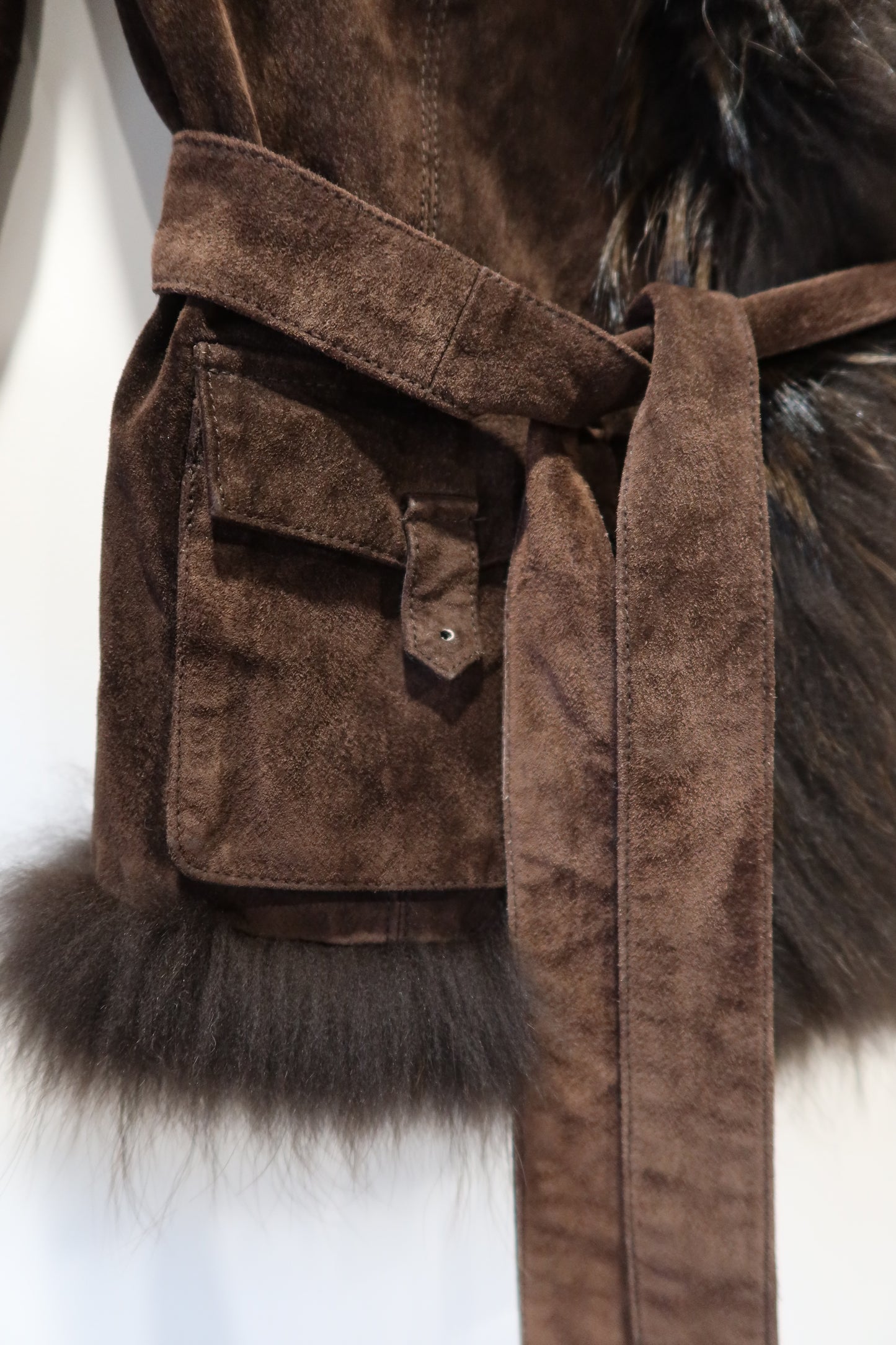 Veste en cuir avec bordures en fourrure marron