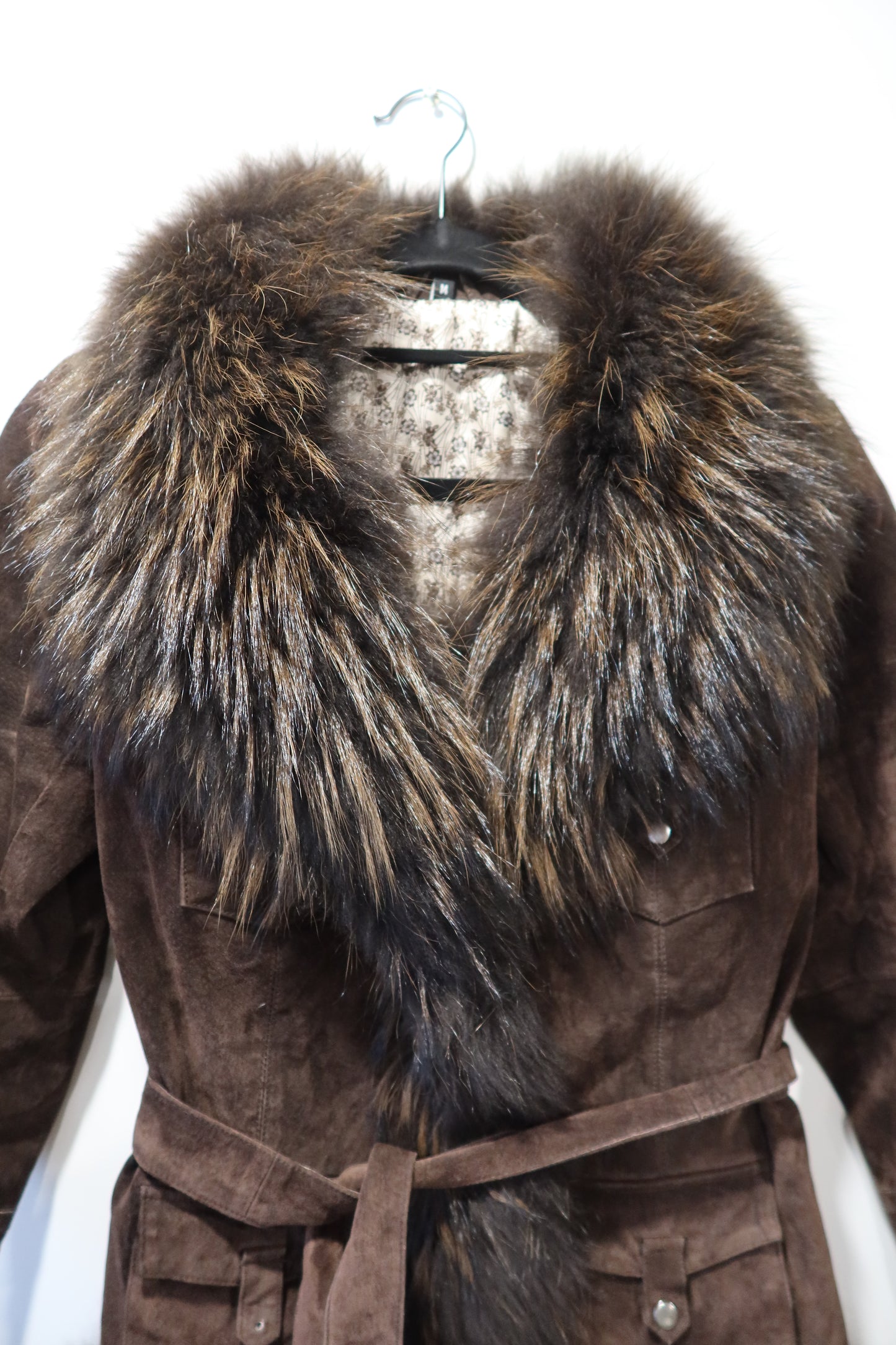 Veste en cuir avec bordures en fourrure marron