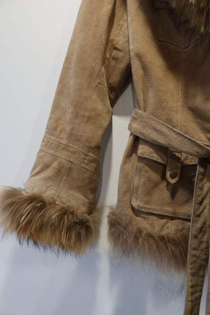 Veste en cuir avec bordures en fourrure beige