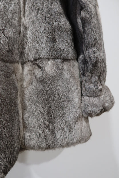 Manteau en fourrure gris